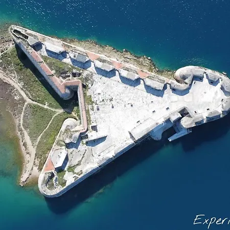 Experience * シベニク