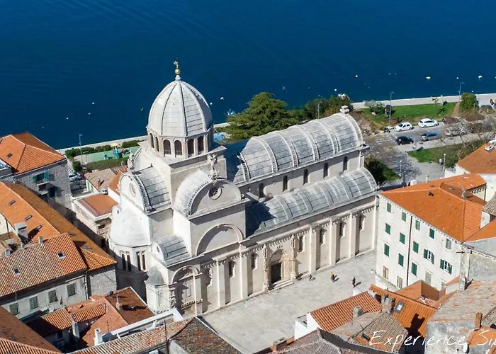 Experience アパート シベニク